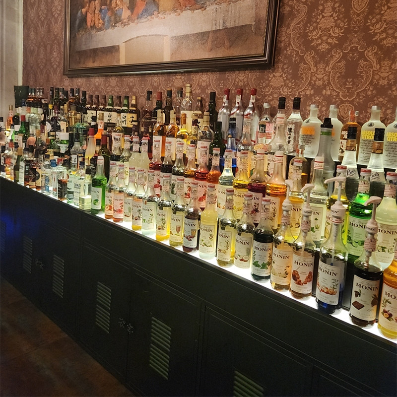 Wine cabinet Display cabinet A - Wine Beer Restaurant review and price